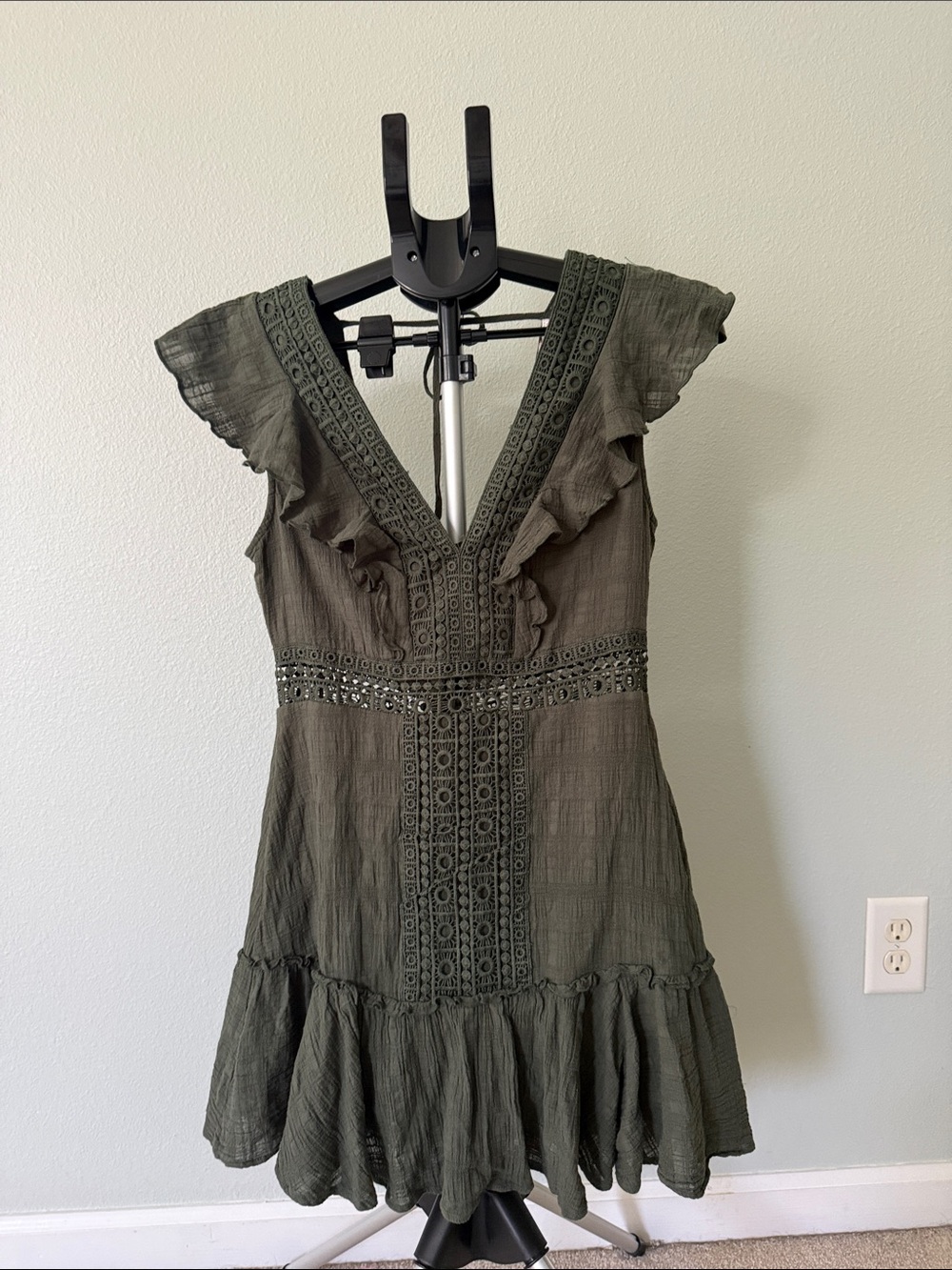 mi Ami Olive Green V-Neck Ruffle Frill Mini Dress Crochet Accents Size Medium - Picture 3 of 7